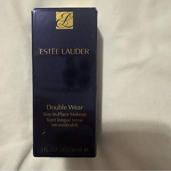 Estee Lauder Double Wear Stay-in-Place Foundation 3W1.5 Fawn - Picture 3 of 9